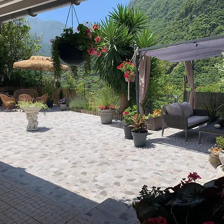 Maderedocevida Bed & Breakfast 3*